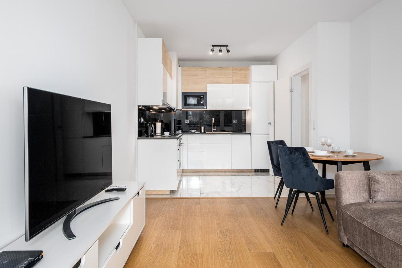Warsaw Apartments 1 Sierpnia Street Exterior photo